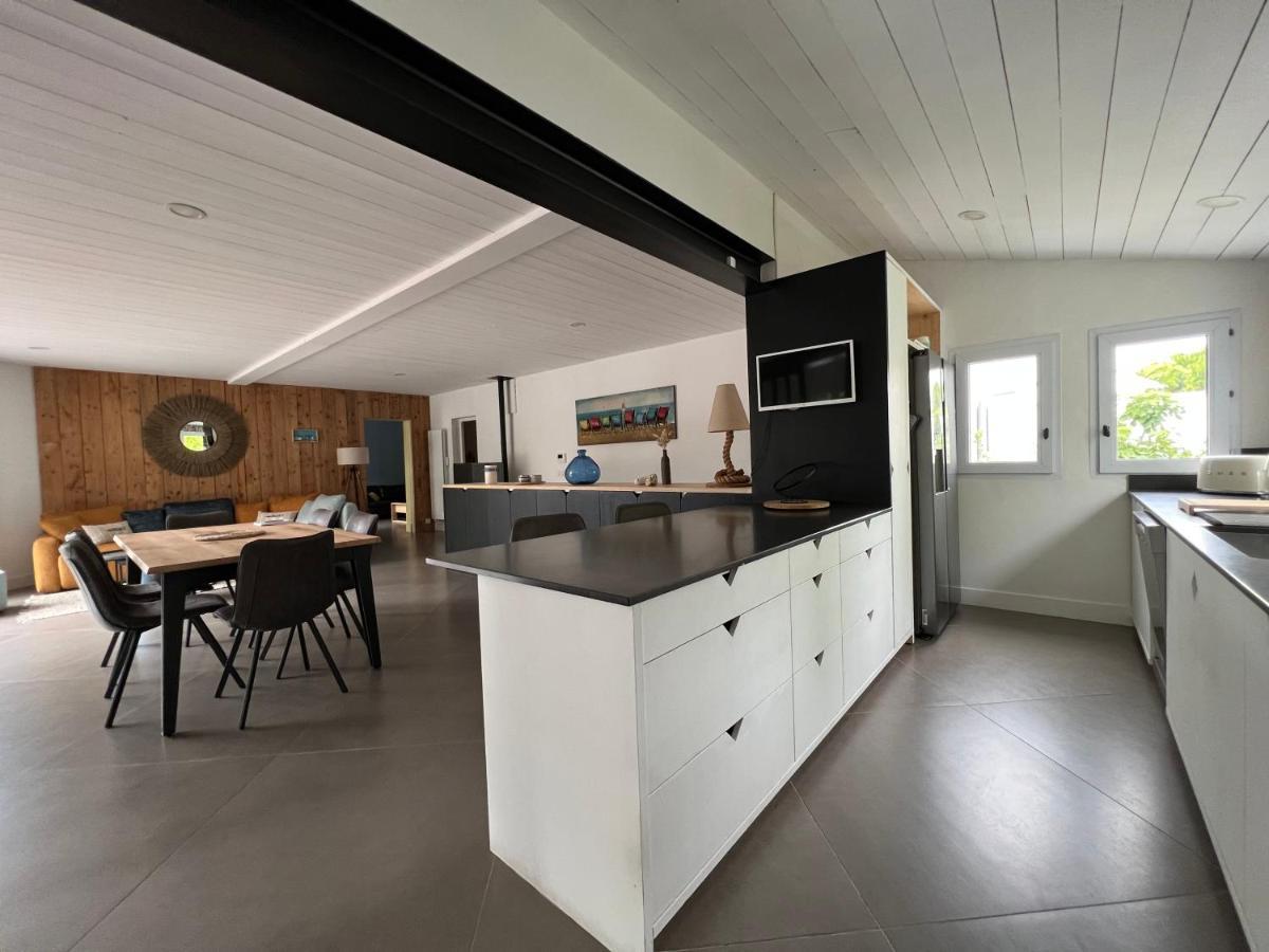 La Passerelle Grande Maison Avec Piscine Chauffee Holiday home Rivedoux-Plage